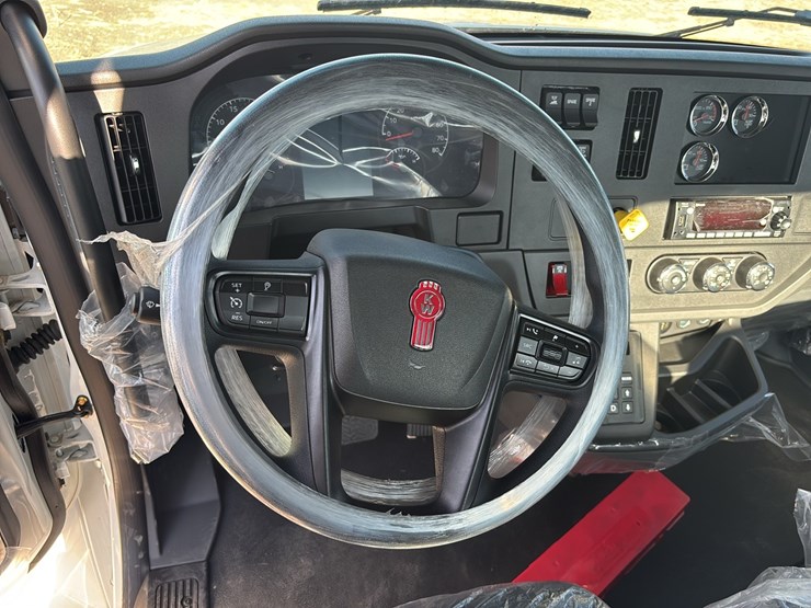 2026-kenworth-t280-image-34