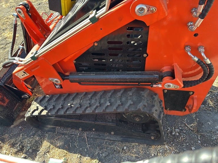 new-ats-t460-mini-track-loader-image-8
