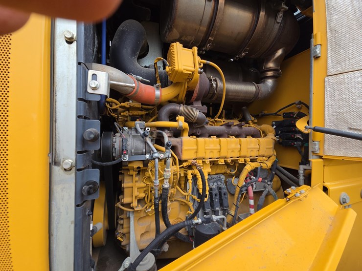 2021-deere-624p-image-11