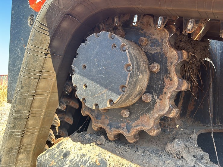 2024-kubota-svl97-2hfc-rubber-tracked-skid-steer-image-9