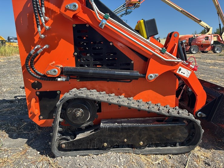 new-ats-t460-mini-track-loader-image-5