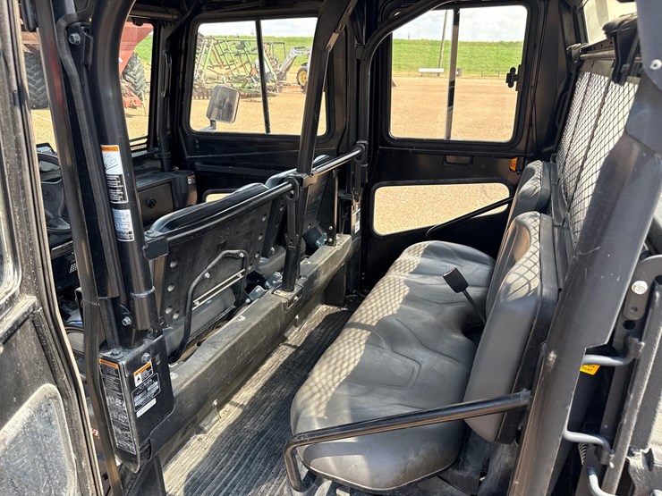 2017-kubota-rtvx1140-image-17