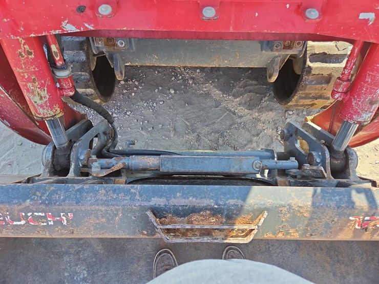 2023-takeuchi-tl12v2-image-15