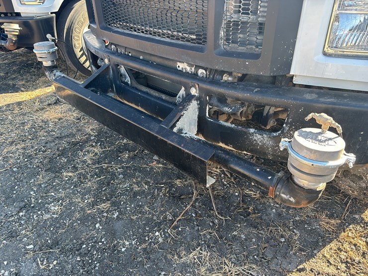2024-ford-f750-image-15