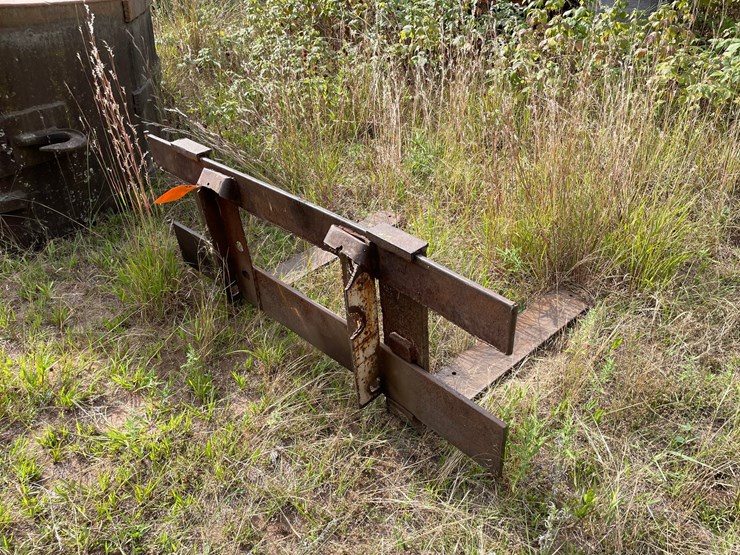 #6226-•-shop-made-mini-skid-steer-pallet-fork-attachment-image-3
