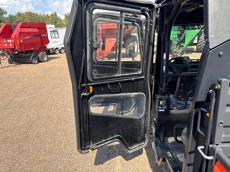 2017-kubota-rtvx1140-image-18