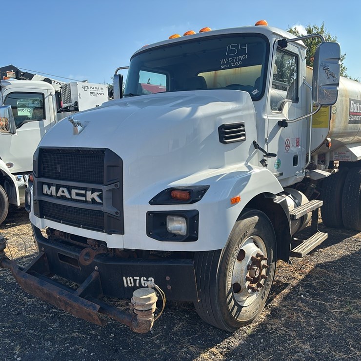 2023 MACK MD642R WATER TRUCK SN:1M2MDAAAXPS071901