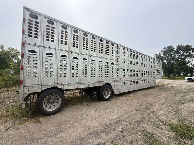 2003-wilson-livestock-trailer-image-10