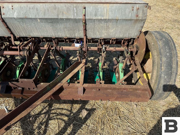 van-brunt-grain-drill-image-12