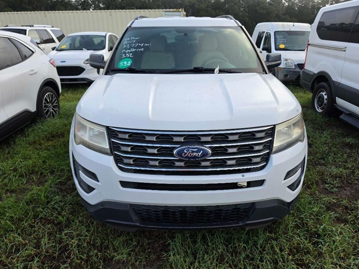 2017-ford-explorer-image-2