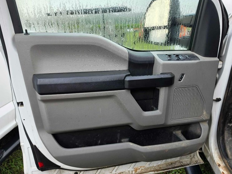 2019-ford-f250-xl-image-10
