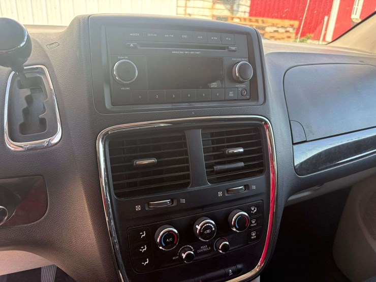 2016-dodge-grand-caravan-sxt-image-35