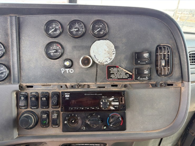 2015-peterbilt-367-image-16