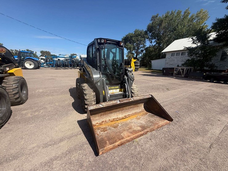 new-holland-l220-image-7