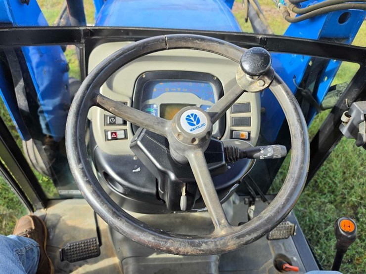 223---new-holland-tn70da-utility-tractor-image-15