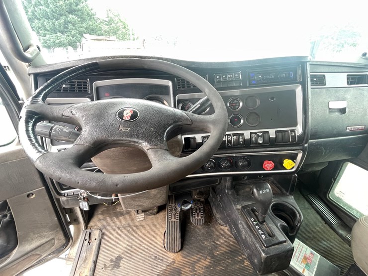 2007-kenworth-t800-image-37