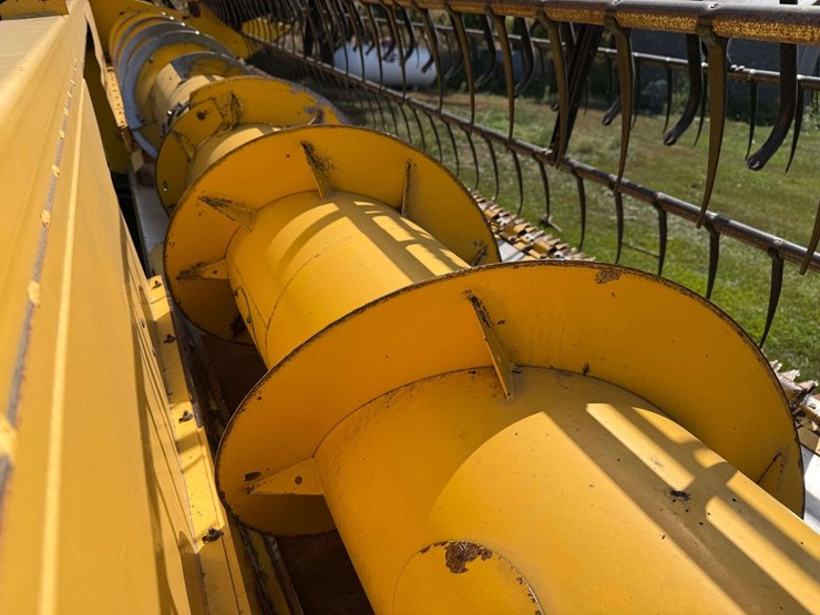 new-holland-73c-image-22