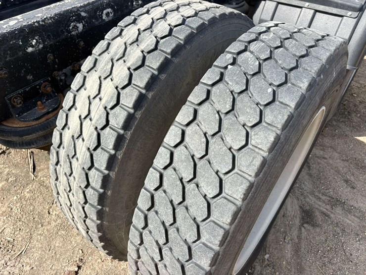 1990-cummins-855-image-11