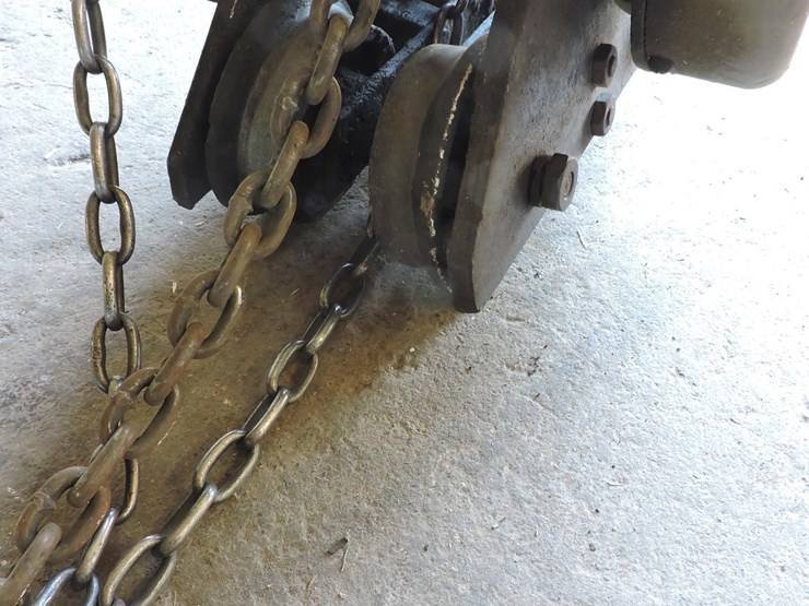 yale,-i-ton-chain-hoist-on-beam-trolley-image-3
