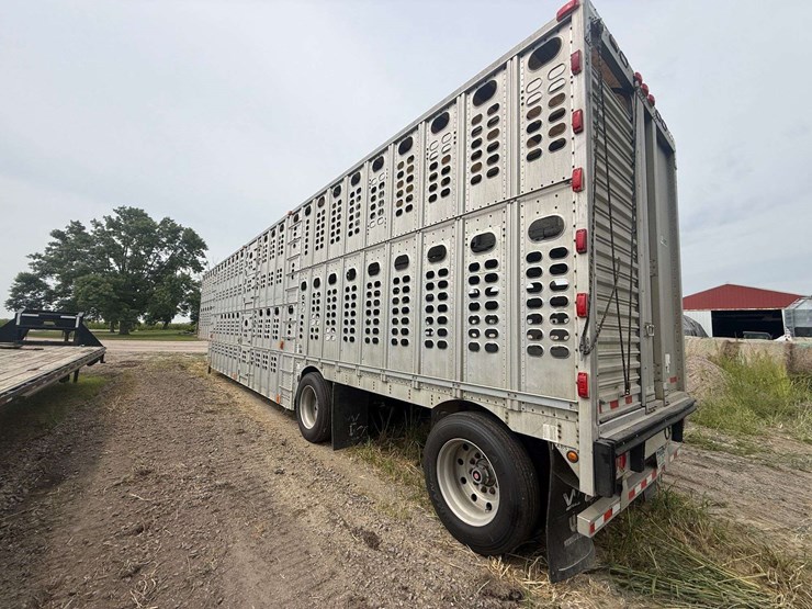 2003-wilson-livestock-trailer-image-14