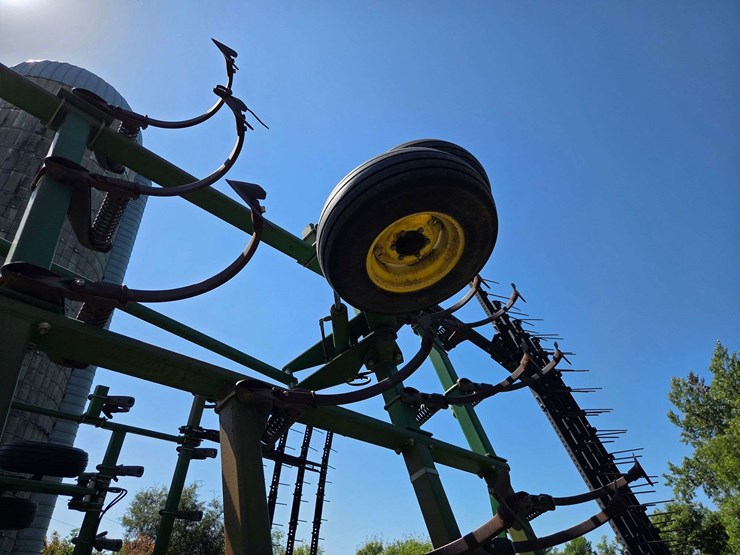 john-deere-2210-image-17