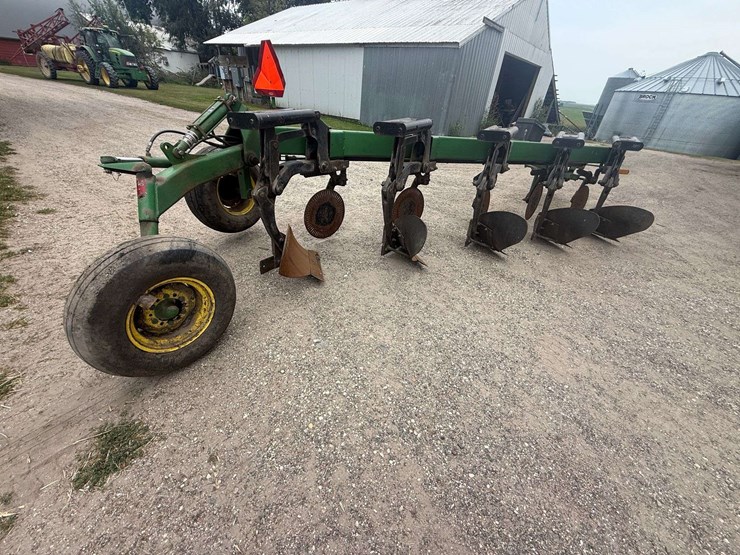 john-deere-2810-image-6
