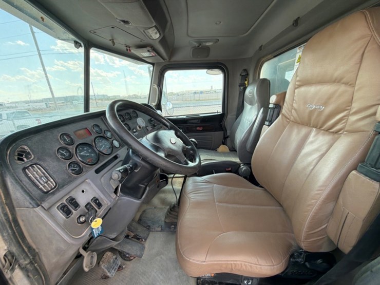 2015-peterbilt-367-image-14
