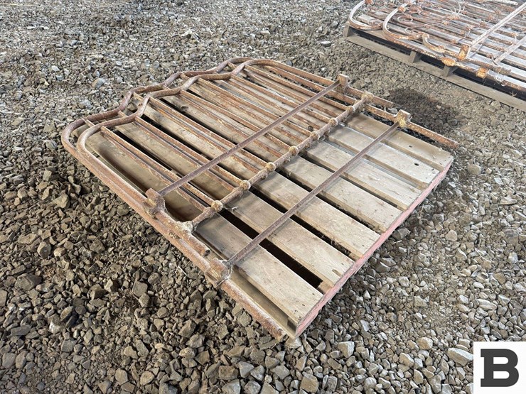 metal-bed-frame-&-footboard-image-4