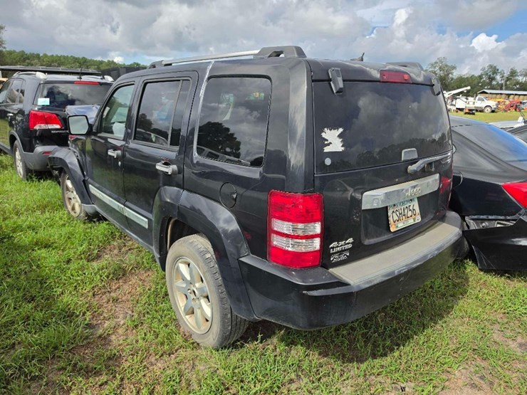 2010-jeep-liberty-image-3