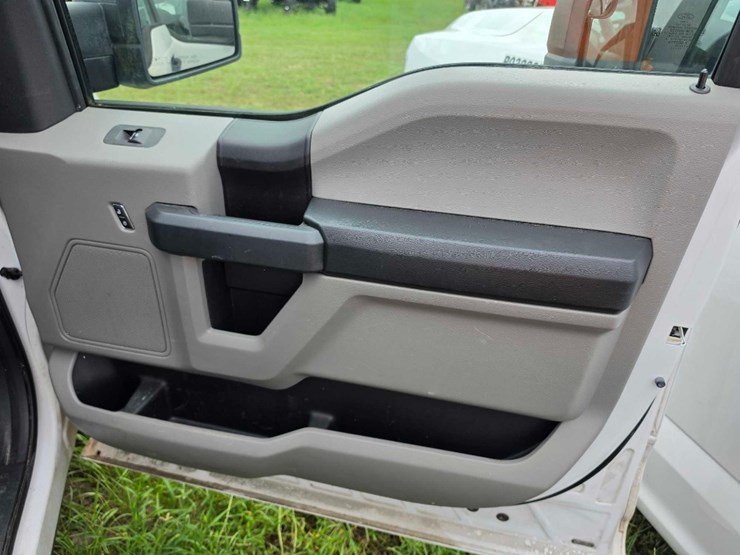 2018-ford-f150-xl-image-10