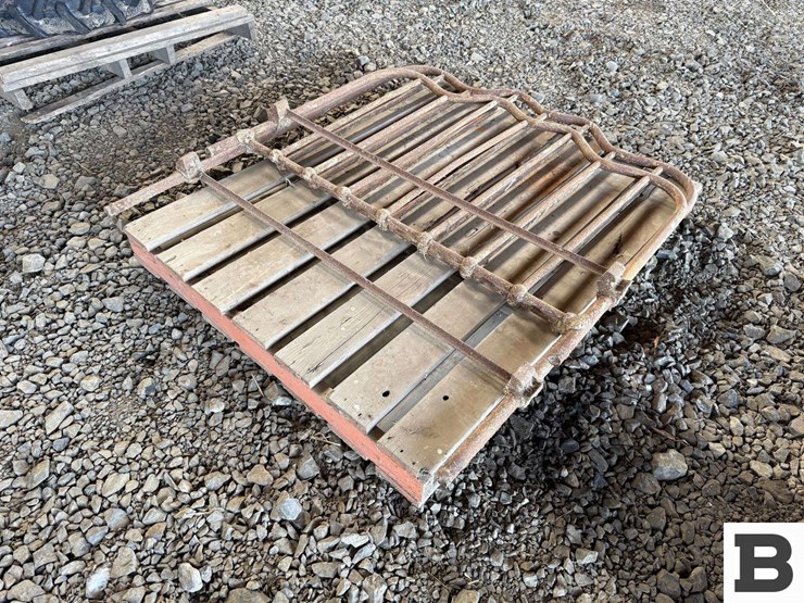 metal-bed-frame-&-footboard-image-1