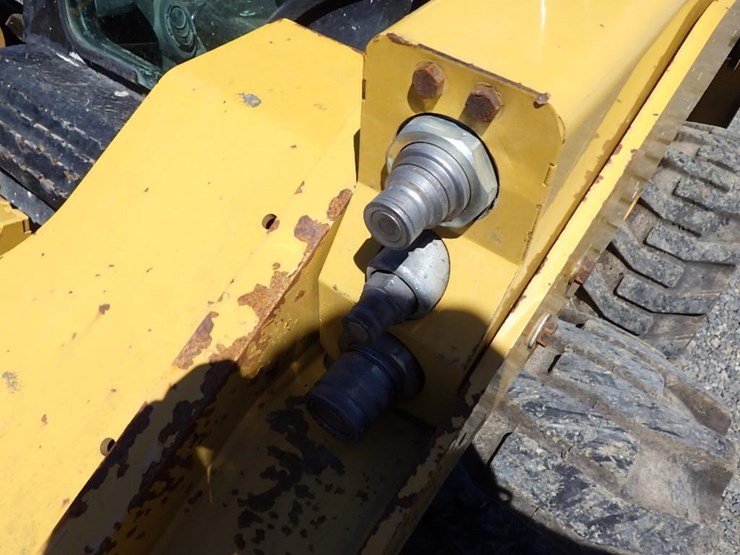 caterpillar-246d-image-12