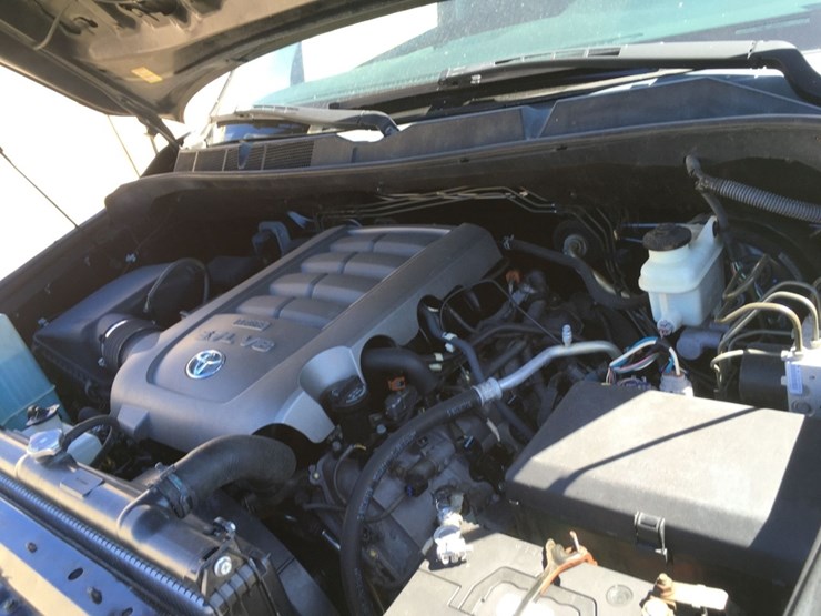 2010-toyota-tundra-sr5-image-6
