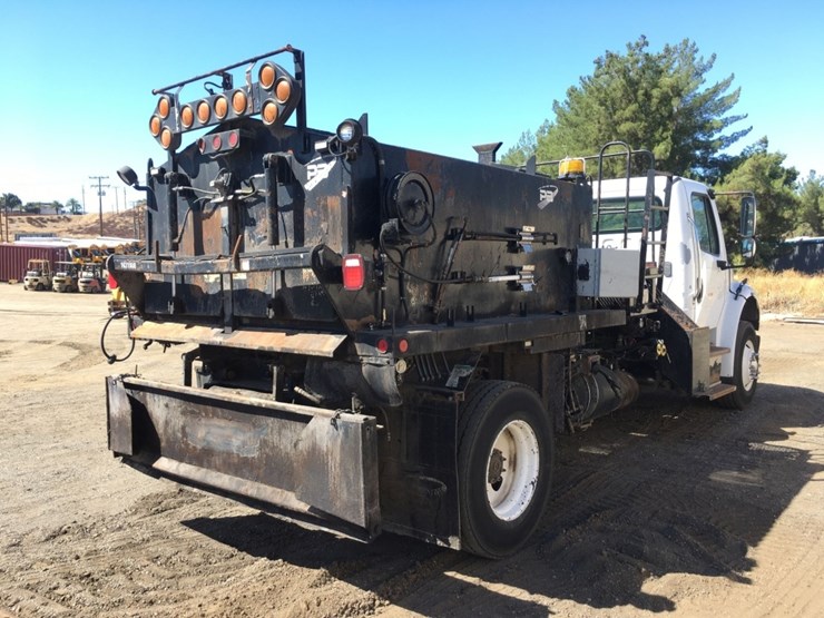 2016-freightliner-m2-asphalt-patch/slury-seal-image-3