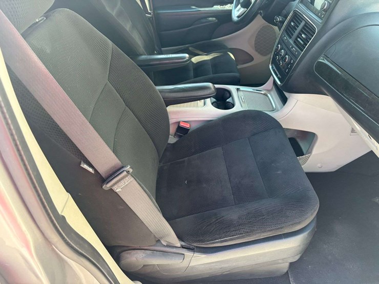 2016-dodge-grand-caravan-sxt-image-26