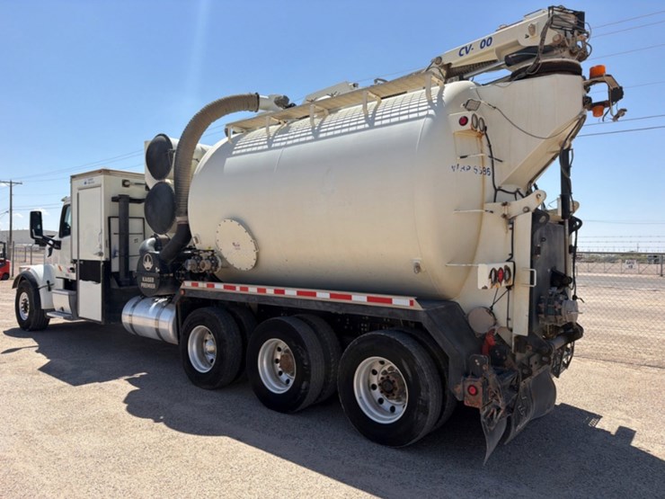2020-peterbilt-567-image-13