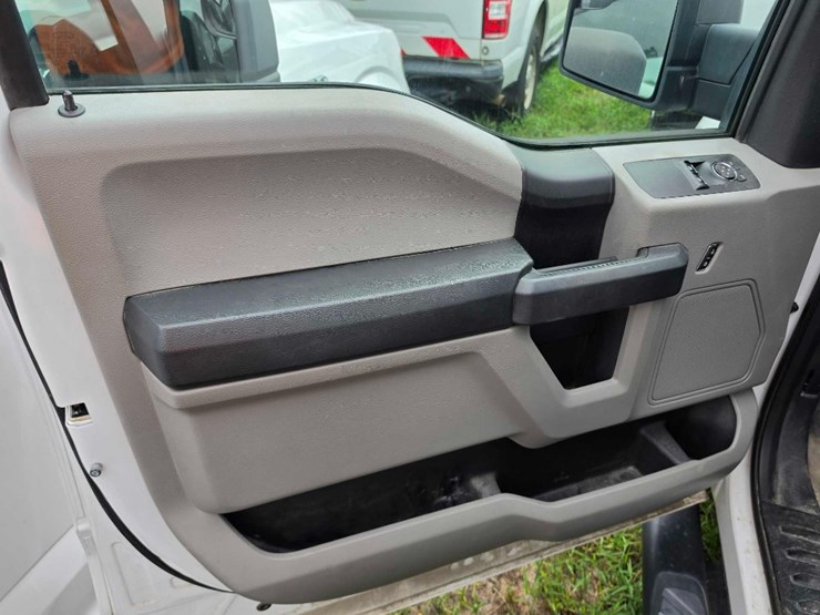 2018-ford-f150-xl-image-13