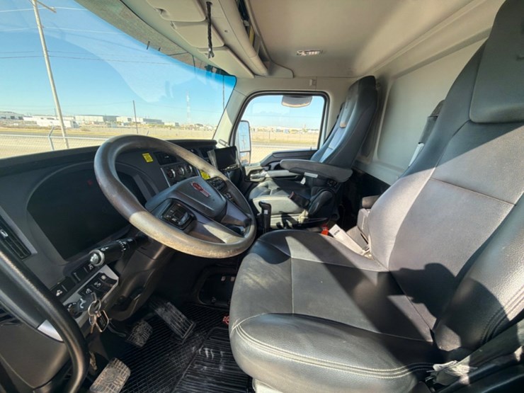 2024-kenworth-t880-image-20