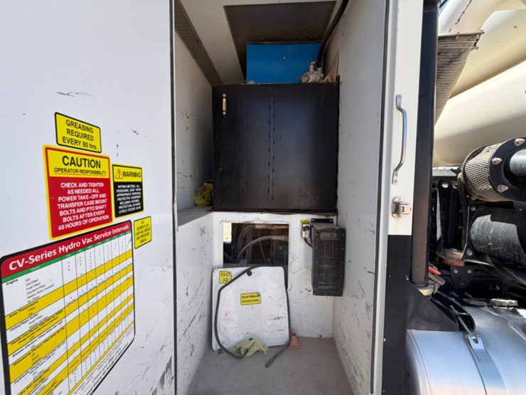 2019-peterbilt-567-image-16