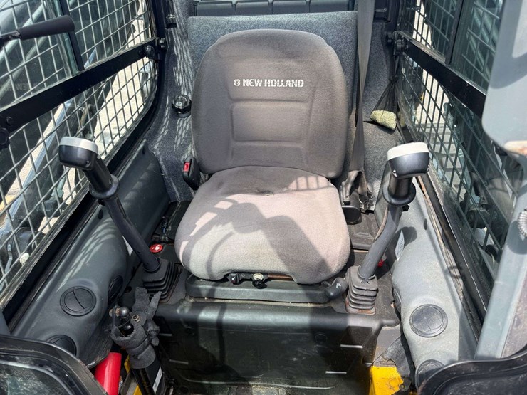 new-holland-l230-image-17