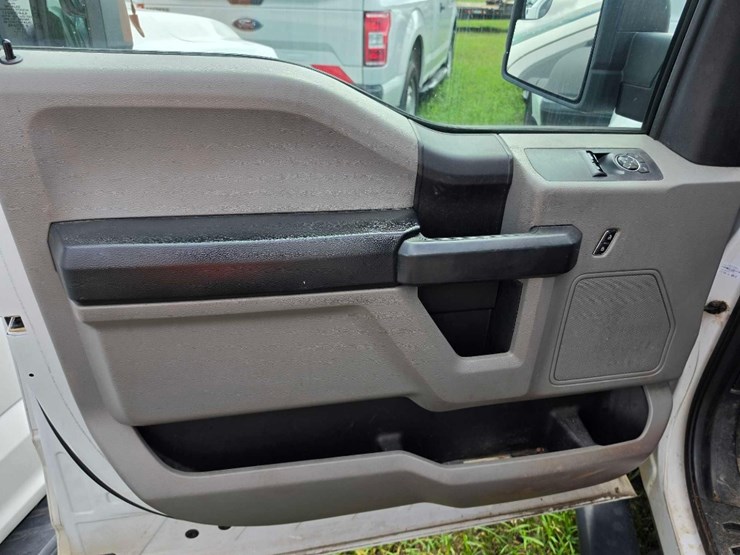 2018-ford-f150-xl-image-9
