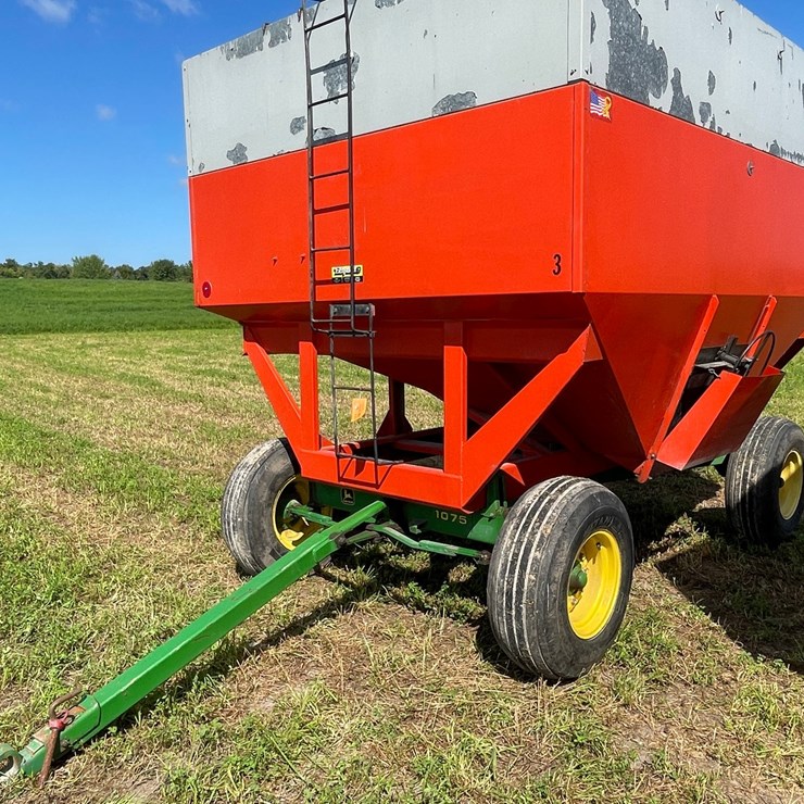 JOHN DEERE 1075