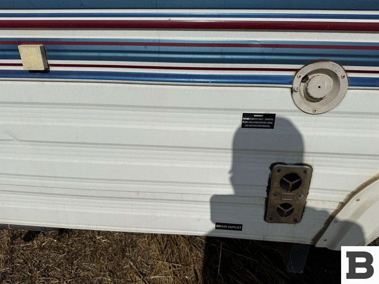 2002-tahoe-transport-21'-toy-hauler-travel-trailer-image-20