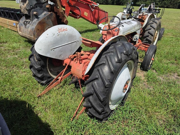1950-ford-tractor-image-4