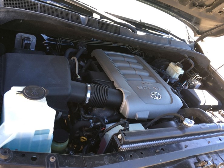 2010-toyota-tundra-sr5-image-5