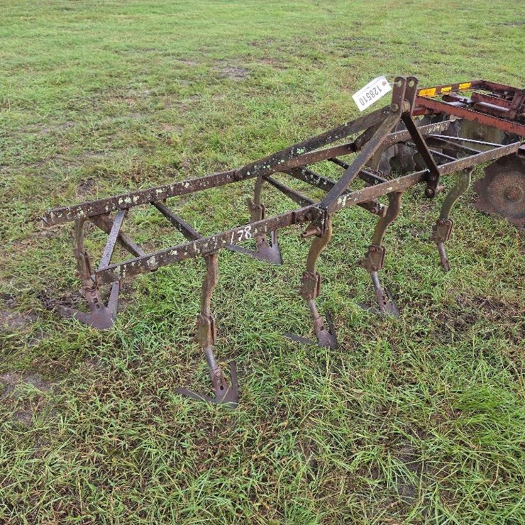 178 - 2 ROW CULTIVATOR