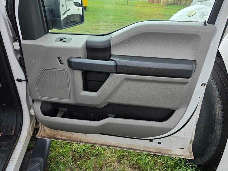 2019-ford-f150-xl-image-10