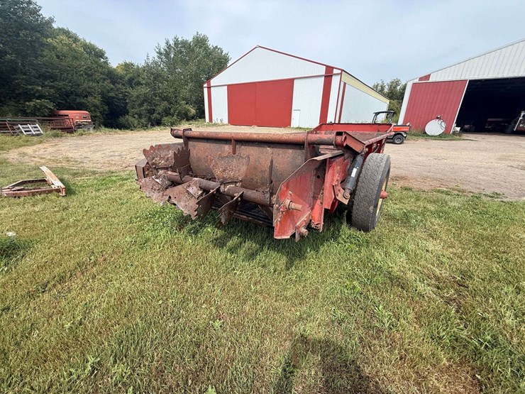 new-holland-165-image-6