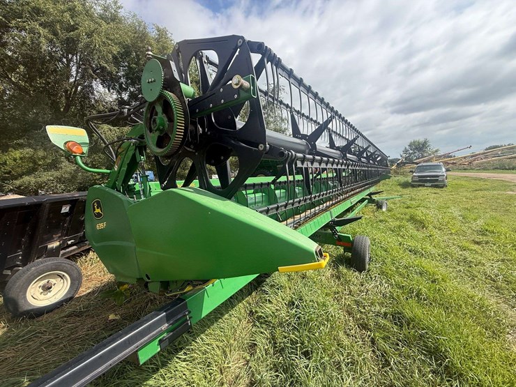 2011-john-deere-635f-image-9