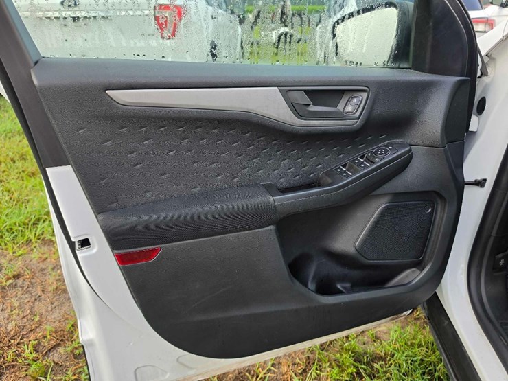2020-ford-escape-image-15